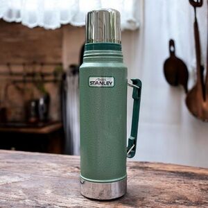 Vintage Stanley Aladdin Green Vacuum Bottle Thermos A-944DH 1 Quart Made in USA